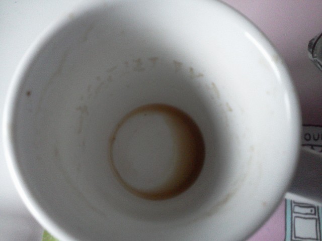 un café bien sucré s'il vous plait.
