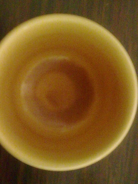 Les filles ont des fonds de tasse bien propre