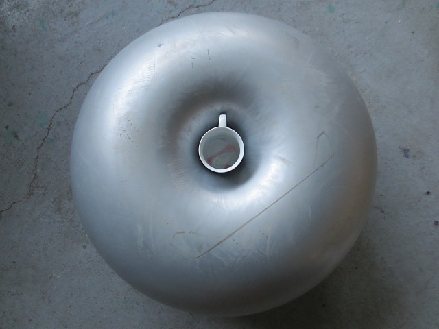 Rond comme un ballon et fond comme une tasse