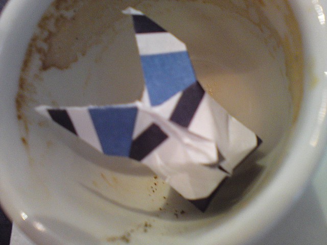 Bon pour l'histoire les serveuses du resto m'obligent à faire des origamis, et la sagesse me dit que je ne vais pas contrarier les gens qui me font à manger :)  