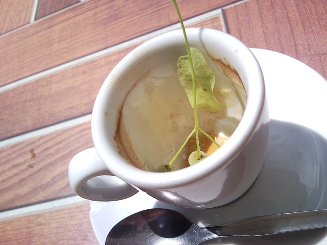 Café nature sucré, ça se boit à l'extérieur et ça fait du bien à l'intérieur.