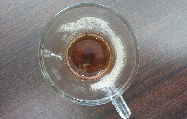 Mon premier fond de tasse :) Bon le café date d'une bonne heure, la mousse a donc un peu séchée (what else;)